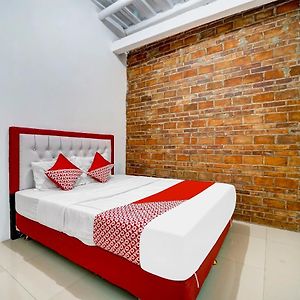 Super Oyo 91173 Guesthouse King Puntodewo